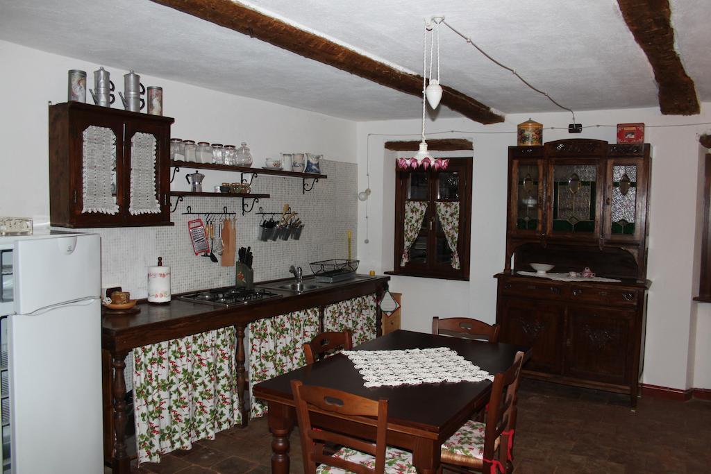 Casa Giuliana Guest House Calosso Room photo